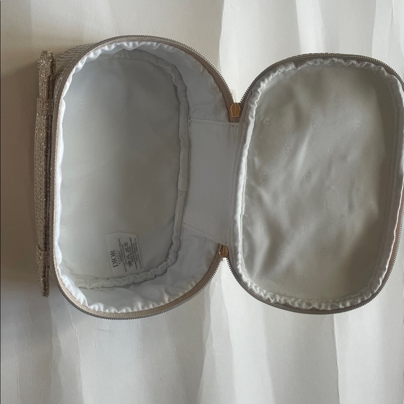 New Dior Gold Metallic Woven Cosmetic Case - Picture 8 of 8